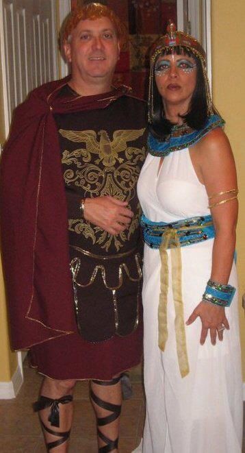 Cleopatra and Mark Anthony Sully And Boo Costume, Fairly Odd Parents Costume, Coolest Halloween Costumes, Anthony And Cleopatra, Stitch Halloween Costume, Cool Couple Halloween Costumes, Cool Couples, Costume Couple, Rose Costume