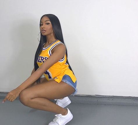 Pinterest:@Deshanayejelks Lakers Outfit, Karin Jinsui, Jersey Outfit, Cute Swag Outfits, Swag Outfits, Basketball Jersey, Looks Vintage, Beautiful Black Women, Fashion Killa