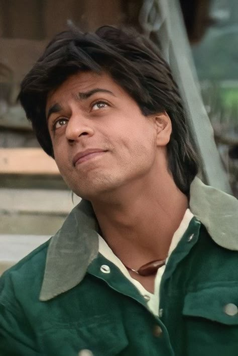 Shah Rukh Khan Wallpapers Aesthetic, Srk Wallpaper Hd, Srk Wallpaper, Shahrukh Khan And Kajol, Shah Rukh Khan Movies, Srk Movies, Peaky Blinders Characters, 90s Bollywood Aesthetic, 90s Bollywood