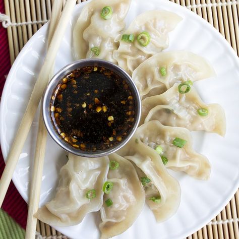 Pork And Chive Dumplings, Wonton Dumplings, Stomach Rumbling, Bread Booze Bacon, Pork Dumplings, Chicken Spring Rolls, Pork Dumpling, Dumpling Recipe, Easy Drinks