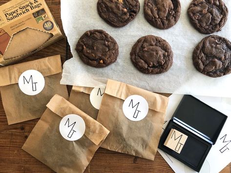 Dark Chocolate Peanut Butter, Biscuits Packaging, Bread Packaging, Levain Bakery, Baking Packaging, Dessert Packaging, Cookie Business, Chocolate Peanut Butter Cookies, Bakery Packaging