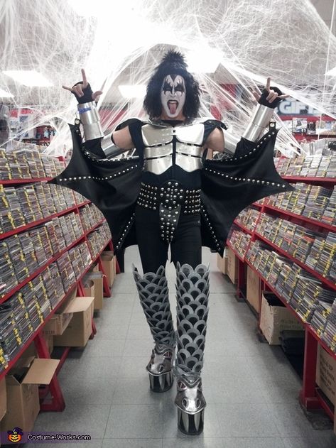 Kiss Costume Diy, Kiss Band Costume, Gene Simmons Costume, Rock N Roll Outfit, Kiss Album Covers, Kiss Halloween Costumes, Rock Costume, Banda Kiss, Demon Costume