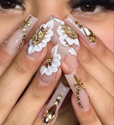 Virgencita Acrylic Nails, Acrylic Nail Designs Latina, Charro Decorations For 15 White And Gold, White Virgin Mary Nails, White Virgencita Nails, San Judas Nails Short, Charro Quince Nails, Champagne Quince Nails, Short Mexican Nails