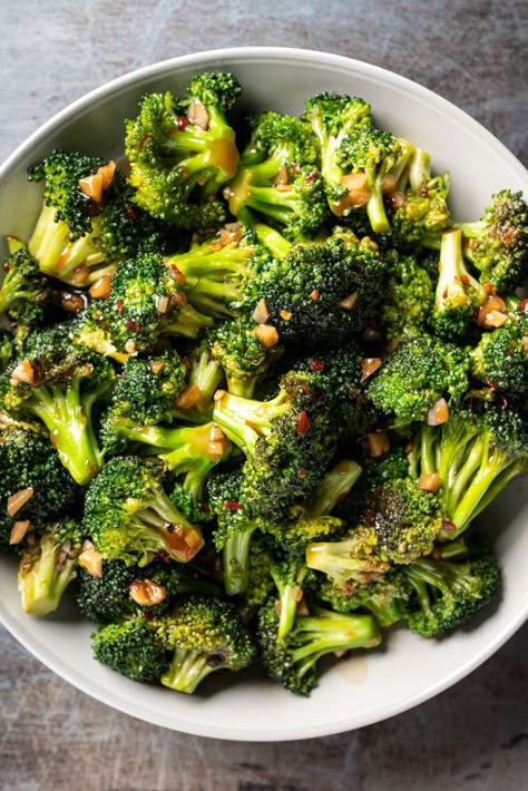 Broccoli And Garlic Sauce, Chinese Veggie Side Dish, Vegan Chinese Takeout, Asian Style Broccoli Recipes, Brocoli Asian Recipe, Broccoli Meals, Vegan Broccoli Recipes, Chinese Takeout Broccoli, Chinese Broccoli In Brown Sauce