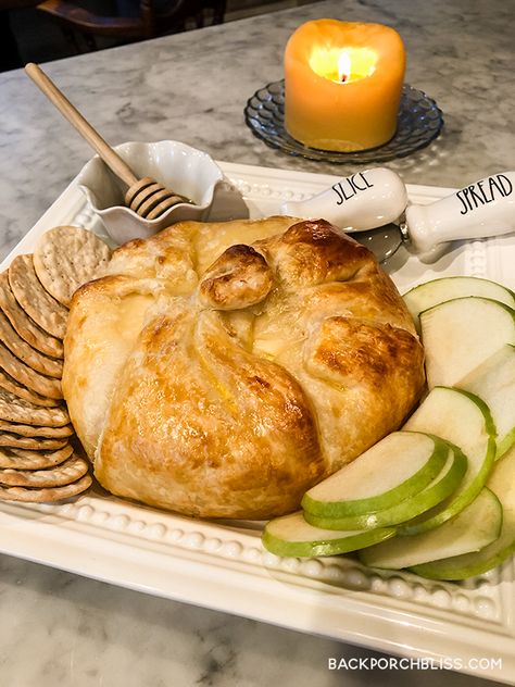 Baked brie with a wheel of brie + puff pastry; serve with lavash or water crackers, apples, and honey. A simple, yet elegant appetizer. Baked Brie Puff Pastry, Baked Brie Honey, Honey Puffs, Apples And Honey, Looks Can Be Deceiving, Brie Puff Pastry, Puff Pastry Appetizers, Water Crackers, Apple Puff Pastry