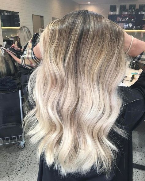 Blonde Baliage, Boliage Hair, Natural Blonde Balayage, Pearl Blonde, Icy Blonde Hair, Blond Balayage, Beautiful Hair Color, Color Melting, Hair Blonde