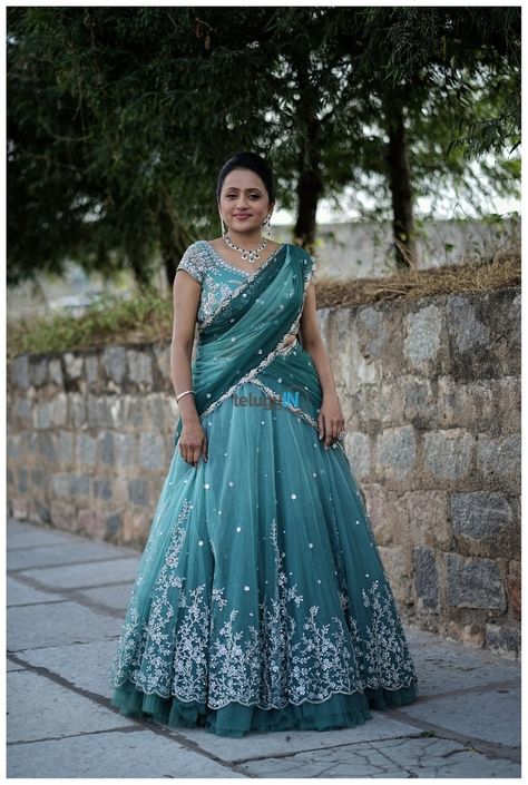 Reception Bride Outfit, Suma Kanakala, Indian Party Wear Gowns, Saree Bride, Son Outfits, Engagement Dress For Bride, Engagement Saree, Reception Saree, Reception Bride