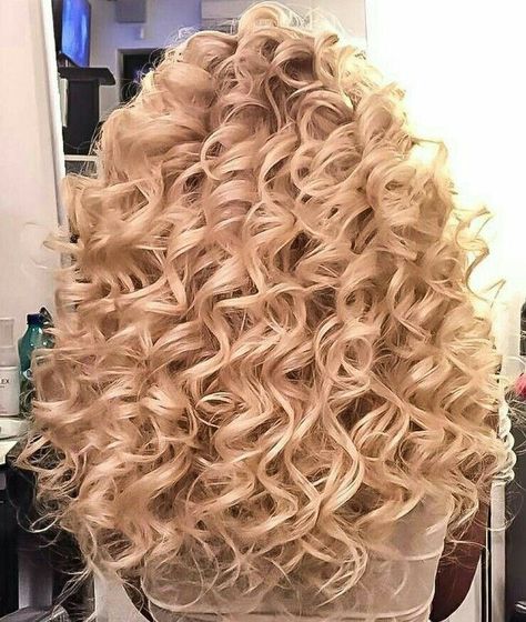 Spiral Perms, Perm Ideas, Stacked Hairstyles, Perm Curls, Wavy Perm, Hair Perms, Spiral Perm, Short Permed Hair, Curly Haircut