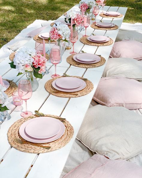 Thema Event’s Instagram profile post: “PICNICS are going GRAZY. Im so in love with these picnic vibes this summer. normally the baby showers and High-Tea’s last 3 to 4 hours.…”