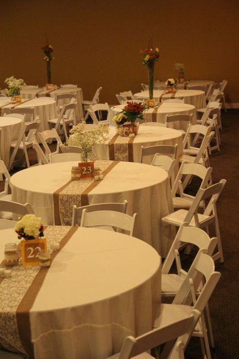 Burlap Runner On Round Table, Burlap And Lace Table Decor, Rustic Wedding Table Set Up, Burlap And Lace Wedding Ideas, Rustic Reception Decorations, Lace Wedding Table Decor, Wedding Table Runner Ideas, Burlap Table Runner Wedding, Burlap Table Decorations