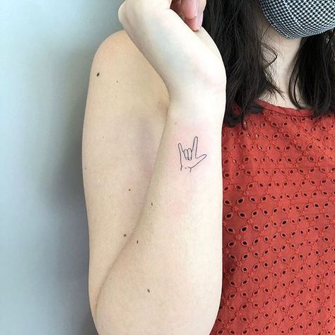 I Love You Sign Language Tattoo Outline, Minimal I Love You Asl Tattoo, Rock Fingers Tattoo, Ily Hand Tattoo, Tiny I Love You Sign Tattoo, Rock Hand Sign Tattoo, Ily Sign Tattoo, Rock And Roll Hand Sign Tattoo, I Love You Tattoos Sign Language