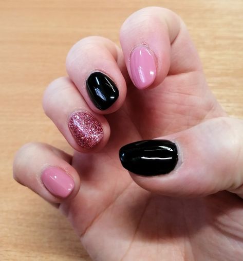 Black Pink Gel Nails, Black Pink Nail Designs Short, Really Short Pink Nails, Black And Pink Short Nails, Pink And Black Halloween Nails Short, Pink And Black Short Nails, Short Black And Pink Nails, Pink Black Short Nails, Black And Pink Nails Short