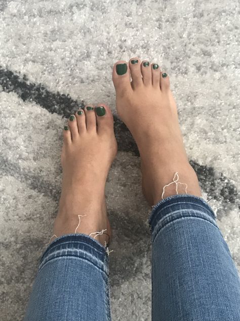 Dark Green Pedicure Ideas, Olive Green Toe Nails, Light Green Toe Nails, Dark Green Toenails, Dark Green Toe Nails, Pedicure Green Toenails, Green Toenail Polish, Green Pedicure Ideas, Green Toenails