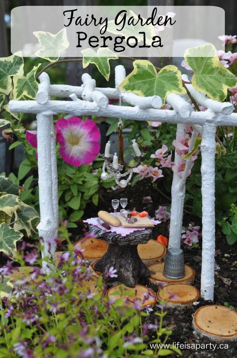 Fairy Pergola via @lifeisapartyca Houses Decor, Indoor Fairy Gardens, Fairies Garden, Fairy Garden Furniture, Garden Houses, Gardens Ideas, Fairy House Diy, Fairy Garden Crafts, Fairy Garden Designs