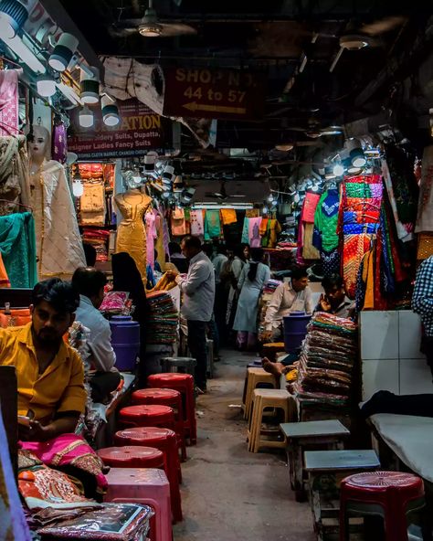 Chandni Chowk in Delhi: The Complete Guide Chandni Chowk Market, Chandi Chowk Delhi India, Chandani Chowk Delhi Aesthetic, Chandni Chowk Photography, Chandani Chowk Delhi, Delhi Chandni Chowk, Delhi Market, Delhi Photography, Table Of Contents Design