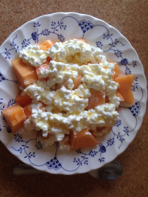 Melon con queso cottage. Queso Cottage, Cottage Cheese Recipes, Healthy Girl, Cottage Cheese, Cheese Recipes, My Food, Melon, Budapest, Waffles