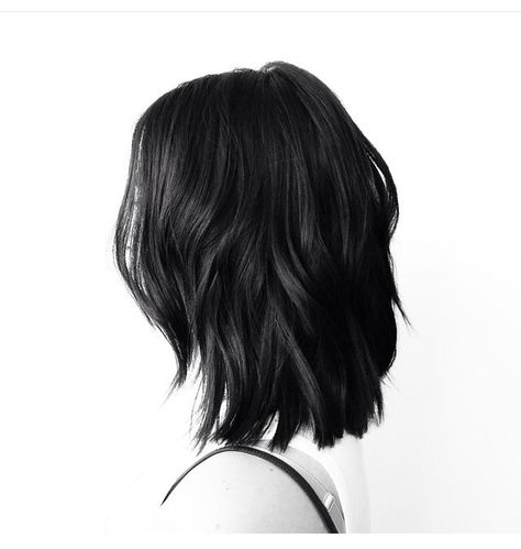 Short Black Hair Layers Straight, Black Layered Hair Short, Black Lob Hair, Faceless Assassin, Black Hair Shoulder Length, Lob Ideas, Black Lob, Short Haircuts Black Hair, Cut Wolf