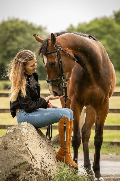 Lunar Photography, Equestrian Photoshoot, Horse Photoshoot Ideas, Equine Photography Poses, Equine Photoshoot, Horse Photography Poses, Pony Rider, Horse Photographer, Cute Horse Pictures