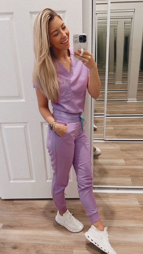 Cute Scrubs Nursing, Purple Figs Scrubs, Cute Figs Scrubs, Physician Assistant Outfit Work Attire, Purple Scrubs Nurses, Nurse Style Outfit, Styling Scrubs Uniform, Purple Scrubs Aesthetic, Work Scrubs Outfit