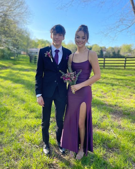 Purple Prom Outfits For Guys, Guy Hoco Outfits, High School Prom Outfits For Guys, Guys Hoco Outfit, Homecoming Men, Prom Guy, Homecoming Guys Outfits, Men Prom Outfit, Prom Looks For Guys