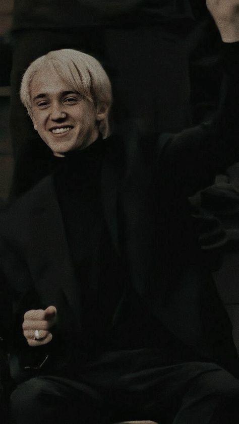 Drako Malfoy, Draco Malfoy Hot, Draco Malfoy Imagines, Draco Malfoy Fanart, Slytherin Boys, Harry Draco, Ronald Weasley, Draco Malfoy Aesthetic, Buku Harry Potter