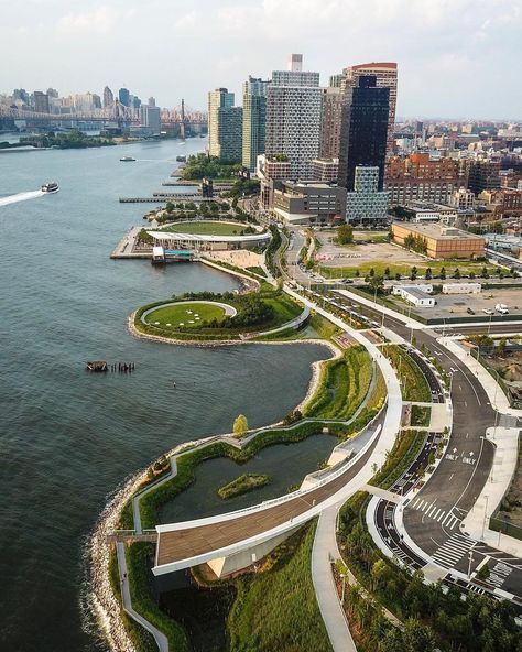 The Long Island City waterfront offers some of the best views of Manhattan, and they got even better with the opening of Hunter's Point… Urban Spaces Design, Waterfront Architecture, Landscape And Urbanism Architecture, Urban Landscape Design, Landscape Model, Park Landscape, Landscape And Urbanism, Landscape Architecture Design, Architecture Design Concept