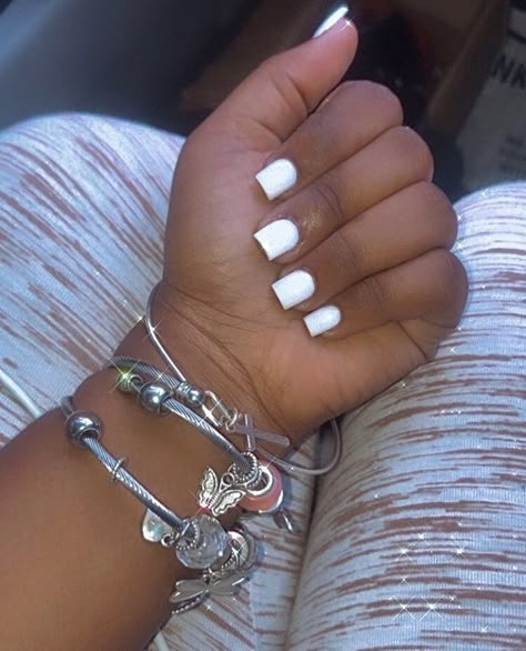 Medium Nail Ideas White, Cute Short Acrylic Nails Blue And White, White Short Nails Acrylic, Silver Or White Nails, White And Silver Nails Short, Nails Design For Kids, Nails For 4th Graders, Graduation Nails Acrylic Short, Sliver Nails Toes