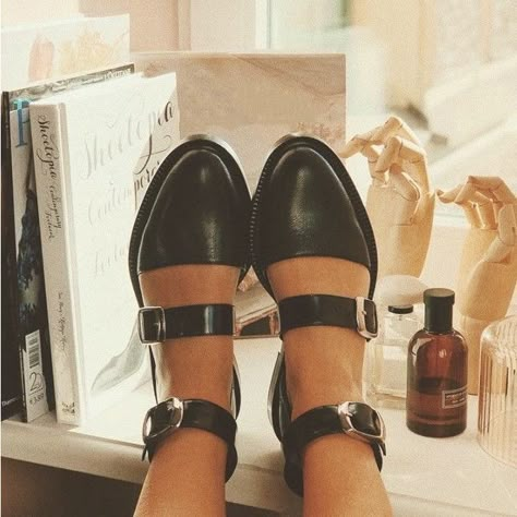 Sized 37 (6.5) Black Buckle Sandals Never Worn Block Sandals, Buckled Flats, Diane Kruger, Trending Fashion Outfits, Black Women Fashion, Buckle Sandals, New Fashion Trends, Mode Inspo, Toe Sandals