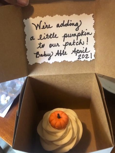 My mom made the edible little pumpkins paired with homemade strawberry cupcakes! #pregnancy #pregnancyannouncementideas #pregnancyannouncements #thanksgivingpregnancyannoucement #thanksgivingpregnancyreveal Cupcake Baby Announcement, Dessert Pregnancy Announcement, Cake Pregnancy Announcement, Homemade Strawberry Cupcakes, Pregnancy Announcement Cake, Pumpkin Pregnancy Announcement, Thanksgiving Baby Announcement, Thanksgiving Pregnancy Announcement, Halloween Pregnancy Announcement