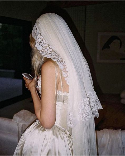 tiered wedding veil. #wedding #bride Juliet Wedding Veil, Big Wedding Veil, 80s Wedding Dress Redone, Italian Wedding Dress Traditional, Lana Del Rey Wedding, Vintage Wedding Veils, Lace Tiered Wedding Dress, Veil Outfit, Period Wedding