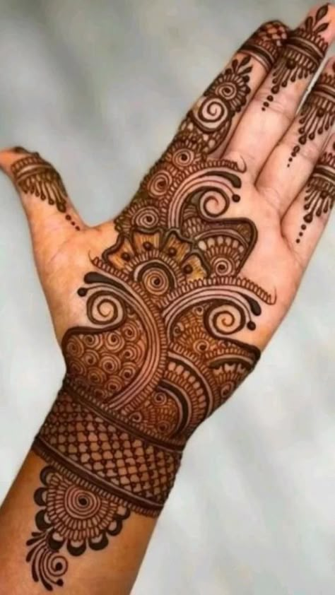 Mandala Mehndi Design Simple, Bridal Hand Mehndi Designs, Mehndi Design Fingers, Mehndi Design For Leg, Mehndi Design Aesthetic, Mehndi Design Mandala, Mandala Mehndi Design, Arabic Mandala, Bridal Hand Mehndi