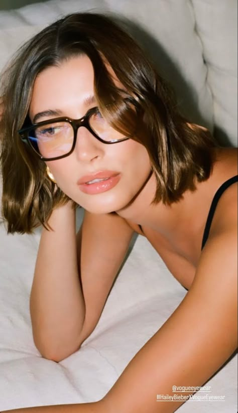 Rectangle Face Shape, Glasses For Round Faces, Classy Glasses, Glasses Outfit, Glasses Inspiration, Hailey Bieber Style, Glasses Trends, Camila Morrone, Eyewear Trends