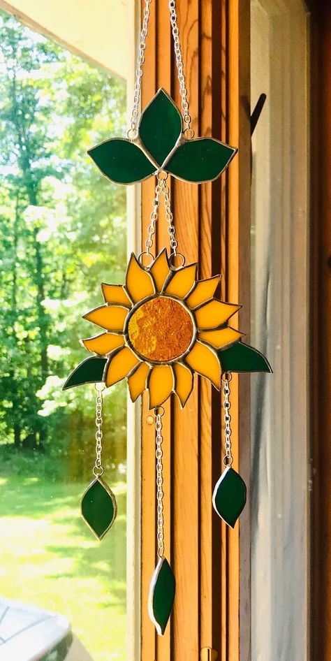 Tiffany Vitray, Glass Windchimes, L'art Du Vitrail, Stained Glass Patterns Free, Glass Window Art, Glass Wind Chimes, Stained Glass Decor, Stained Glass Ornaments, Stained Glass Suncatchers