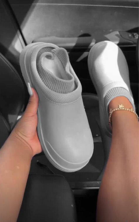 Women In Scrubs, Nike Crocs, Scrub Shoes, Casual Shoes Women Sneakers, Crocs Fashion, Fall Winter Shoes, Shoes Heels Classy, Shoes Outfit Fashion, Fresh Shoes