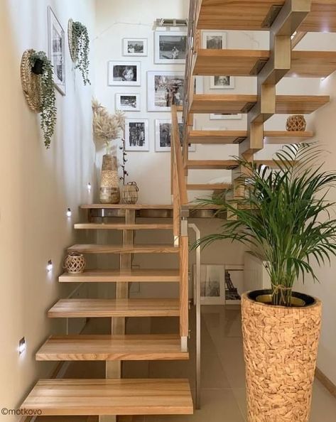 Stair Decorations, Decoration Stairs, Stairs Decoration, Stairs Decor, Grandmother House, Farmhouse Remodel, Home Stairs Design, Stair Decor, Tiny House Decor