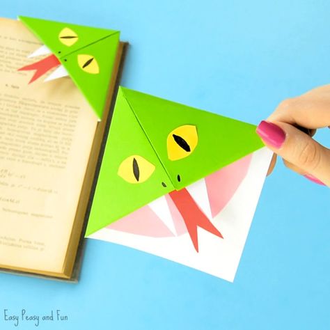 Do we have any snake fans around? I sure hope we do are making snake corner bookmarks today. Origami corner bookmarks make a great origami for kids or beginners as they are really easy and quick to make. *this post contains affiliate links* If you wanted a snake craft idea for kids that is on the … Bookmarks Corner, Snake Bookmark, Hippo Crafts, Bookmark Corner, Origami For Kids, Snake Crafts, Giraffe Crafts, Bookmarks Diy, Elephant Crafts