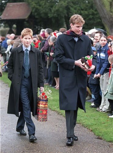 A Royal Upbringing: See 30 of Prince William and Prince Harry's Cutest Childhood Photos! Prince Harry 2000s, Young Prince Harry, Prince Harry Young, Prince Harry And William, Royal Family Christmas, Prince Harry Et Meghan, Prins William, Bi Rain, English Royal Family