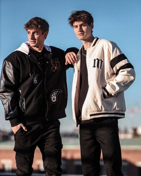 E-boy Hair, Fabian Arnold, Brother Poses, Moritz Hau, Teen Guy Fashion, Men Aesthetic Outfits, Duo Poses, Brothers Photography, Male Portrait Poses