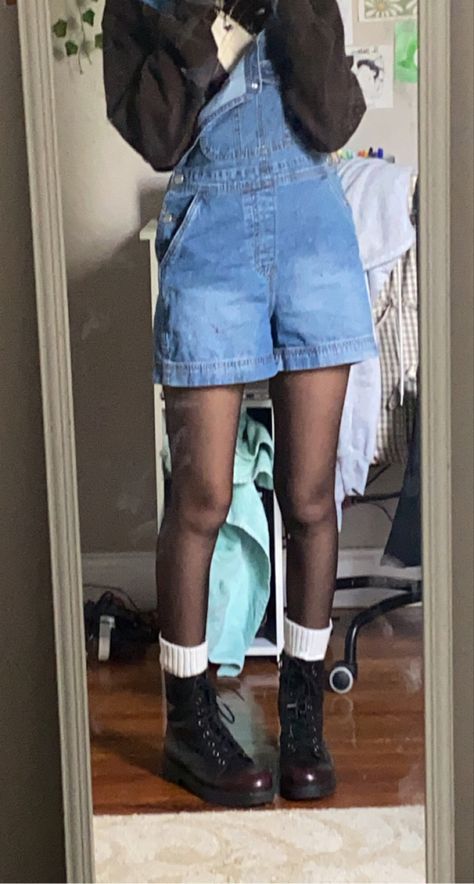 Overall Shorts Outfit Fall, Denim Overall Dress Outfit, Short Sweater Outfit, Overall Shorts Outfit, Denim Overalls Outfit, September Outfits, Florida Outfits, Denim Shorts Outfit, Overalls Fashion