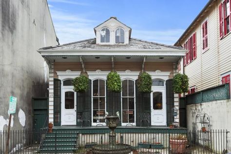 Hgtv House, Creole Cottage, Louisiana Style, Folk Victorian, Cozy Homes, Shotgun House, Victorian Style Homes, New Orleans French Quarter, French Style Homes