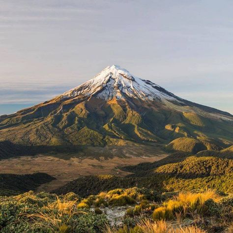 Taranaki New Zealand, Mt Taranaki, New Zealand Photography, Mount Rainier, Nature Pictures, Sicily, Places Ive Been, Art Reference, Natural Beauty