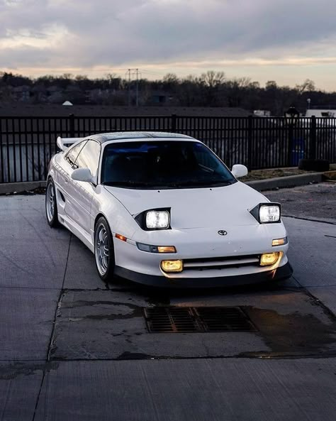 Toyota MR2 ✨  @veezy_yzeev  📸 @wonkamedia #toyota #cars #car #iconiccars Toyota Mr2 Mk2, Mr2 Car, Toyota Vanguard, Mr2 Toyota, Mr2 Turbo, 90s Cars, Mr2 Sw20, Bugatti Type 57, Toyota Vehicles