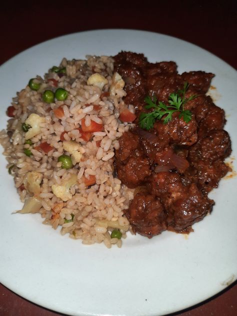 Fried rice with veg-manchurian Manchurian Rice, Dinner Party Chicken, Oyster Sauce Chicken, Veg Manchurian, Wok Cooking, Spicy Rice, Appetizer Platters, Vegetable Medley, Takeout Food