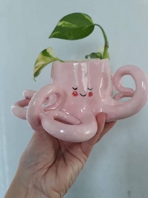 Diy Keramik, Pink Octopus, نباتات منزلية, Wallpaper Retro, Cute Octopus, Pottery Videos, Sculptures Céramiques, Tanah Liat, Keramik Design