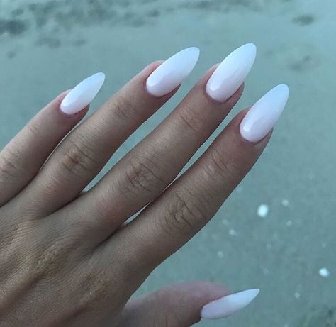 Long White Nails, Fake Gel Nails, Unghie Sfumate, Kutek Disney, Milky Nails, Manicure Gel, White Acrylic Nails, Almond Shape Nails, Almond Acrylic Nails