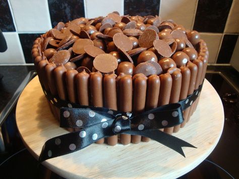 Chocolate cake, with chocolate buttercream, chocolate fingers around the outside and maltesers and chocolate buttons on the top. Chocolate Button Cake, Chocolate Finger Cake, Frosting Cake, Chocolate Buttons, Chocolate Cake Decoration, 40th Birthday Cakes, Birthday Cake Chocolate, Chocolate Sweets, Chocolate Buttercream