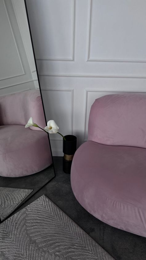 Apartment Decorating Living, Lash Room, Real Estates Design, Small Business Inspiration, Nail Room, Dream Office, Salon Interior Design, Pink Instagram, Black Aesthetic Wallpaper