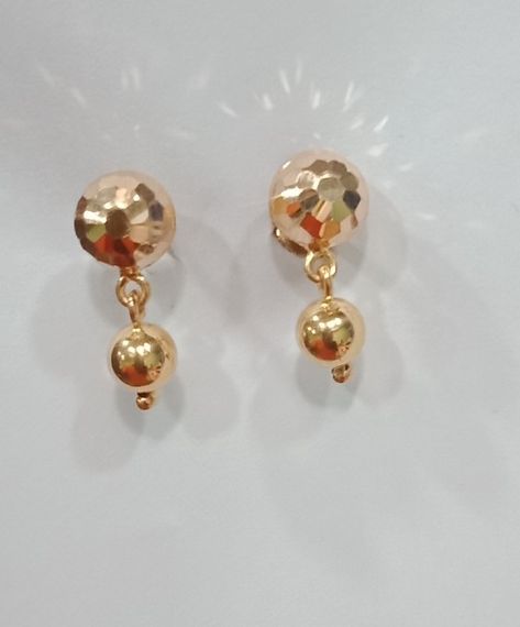 Ear Drops Jewellery Gold, 2 Grams Gold Earrings, Gold Earing, Indian Gold Necklace Designs, Gold Earrings For Kids, Small Earrings Gold, Floral Sarees, Ear Drops, Gold Earrings Models