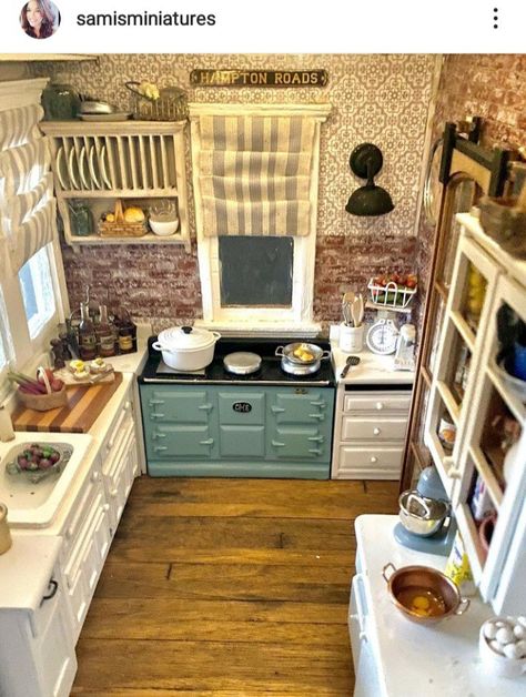 Dollhouse Farmhouse Kitchen, Beacon Hill Dollhouse, Dolls House Kitchen, Ikea Dollhouse, Room Box Miniatures, Dollhouse Miniatures Kitchen, Doll House Plans, Mini Doll House, Doll House Crafts