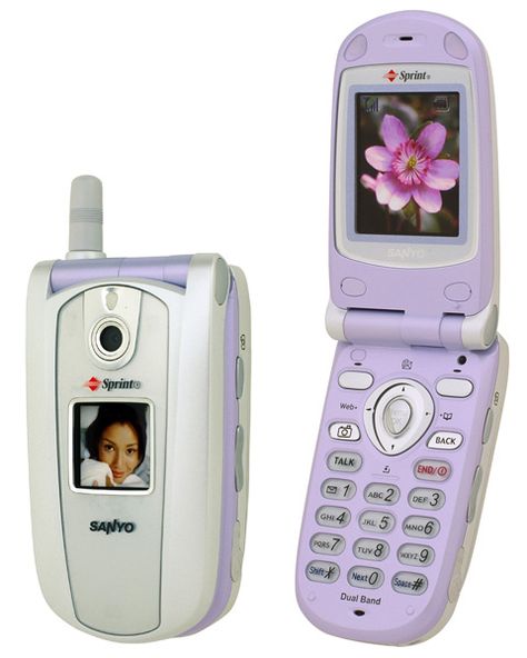 Sanyo 8100 lavender & pearl white purchased in 2003, carrier: Sprint Flip Phone Aesthetic, Y2k Phone, Retro Gadgets, Retro Phone, Flip Phone, Old Phone, Flip Phones, Estilo Punk, Blender 3d